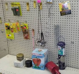 lot 416 image: Traps, Feeders and More.