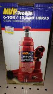 lot 425 image: MVP Pro-Lift 6 Ton Hydraulic Jack.