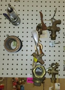 lot 525 image: Brass Valve Variety (7).