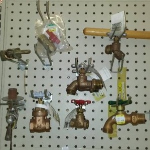lot 527 image: Brass Valve Variety (9).