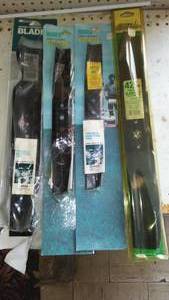 lot 725 image: Assorted Lawnmower replacement Blades. (4) 30-42 in.