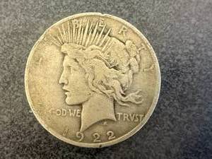 lot 8 image: 1922 D Peace Dollar