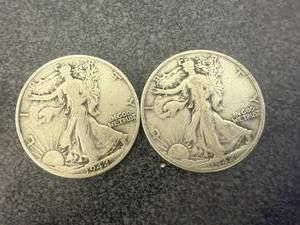 lot 22 image: 1942 Walking Liberty Half Dollars - 2