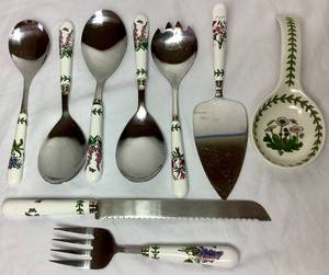 lot 68 image: Portmeirion Botanic Garden Spoon Rest and Serving Utensils