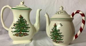 lot 85 image: Vintage Spode Christmas Tree 89.5 Coffee Pot and 8 Teapot and Lid