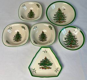 lot 90 image: Vintage Spode Christmas Tree Small Serving Dishes
