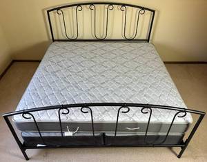 lot 81 image: Wrought Iron King Headboard & Footboard