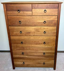 lot 83 image: 7 Drawer Cherry Stained Highboy Dresser