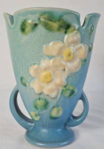 lot 17 image: Vintage Roseville White Rose #980-6 Pottery Vase