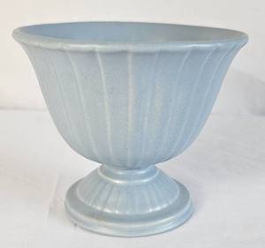 lot 29 image: Red Wing Pottery Footed Vase Garden Line by Charles Murphy M5004