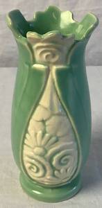 lot 37 image: Vintage Weller Roma Pottery Vase 6.5 x 2.75