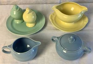 lot 120 image: Vintage Lu-Ray Pastels Table Accessories