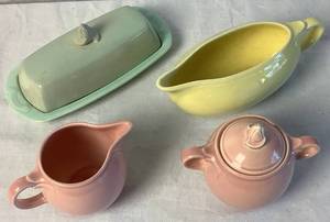 lot 119 image: Vintage Lu-Ray Pastels Dinnerware Essentials