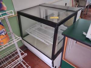 lot 7 image: Federal Pastry Case, 36x35...