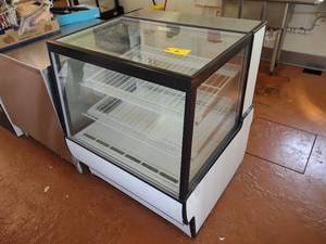 lot 6 image: Federal Pastry Case, 36x35...