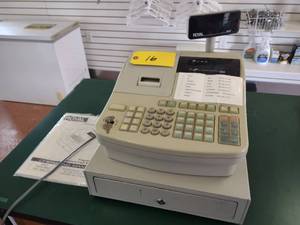 lot 16 image: Royal 480NT Cash Register...
