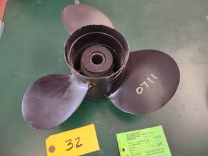 lot 32 image: Mercruiser 15x23 Propeller (0711)...
