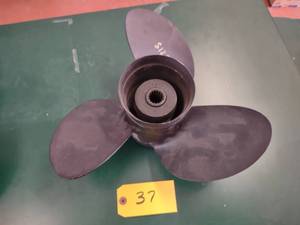 lot 37 image: Merc 2390900110 Propeller (0715)...