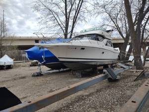 1996 Bayliner Avanti 3258 Command Bridge