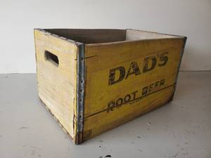 lot 4 image: Vintage Wooden Dads Rootbeer Box Made by Flour City Wooden Box Inc. Mpls Minn