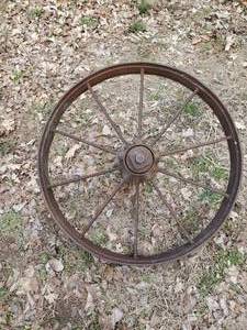 lot 13 image: 28 Metal Wagon Wheel for the Lawn Dcor
