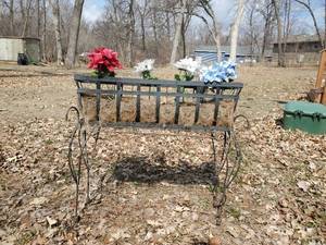 lot 14 image: 28WX28T Metal Flower Planter For Indoor or Outdoor Use