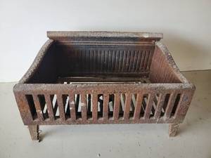 lot 32 image: Heavy Antique Cast Iron Fireplace Grate In Solid Condition