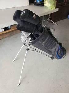 lot 33 image: Wilson Golf Bag and Clubs In Good Condition with Some signs of use