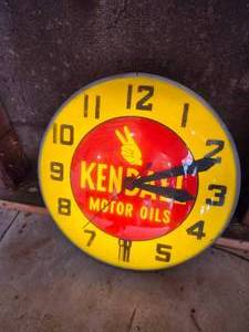 lot 63 image: RARE Vintage Working Kendall Motor Oils Lighted Clock Swihart Products