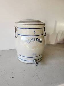 lot 83 image: RARE Red Wing Water cooler #5 With Lid