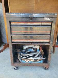 lot 99 image: Master Mechanic Metal Tool Chest with Drawers NOTICE Buyer is responsible for Loading and Removal 