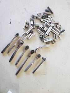 lot 114 image: Craftsman 14 Socket Set - Quality