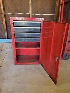 lot 123 image: Small Metal Tool chest of drawers Great Garage organizer NOTICE Buyer is responsible for Loading and Removal 