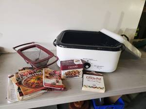 lot 131 image: Hamilton Beach Extra Large Roaster Like New with Crock Pot and other Cookbooks