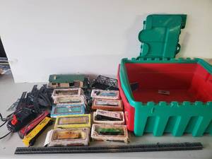 lot 133 image: Incredible Train Set with Various Accessories, Tracks, Train Station and Train Cars Bachmann, Tyco & more