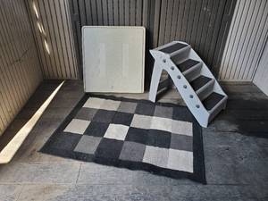 lot 158 image: Pet Lot, Rug, Steps, and Pet Deck