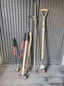 lot 161 image: Axe, Sledge Hammer, Extendable Cutter, Rake, Scrapper