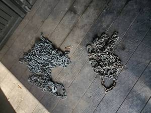 lot 165 image: 2 Heavy duty Chains with Hooks