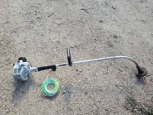 lot 169 image: Echo GT-200R Weed Gas Trimmer Works with extra String
