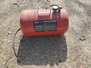 lot 171 image: Tailgate Tools Air Tank 10-Gallon Capacity NOTICE Buyer is responsible for Loading and Removal 