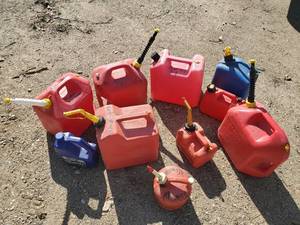lot 174 image: Lot of Various Gas Cans Some have Gas in them