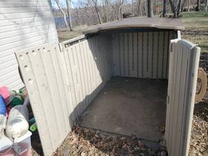 lot 178 image: Large Heavy Duty Plastic Storage ShedContainer 52 x 52 x 78 Perfect for the Riding Lawnmower NOTICE Buyer is responsible for Loading and Removal 