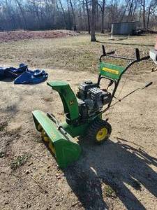 lot 182 image: John Deere 726e Snow Blower   Starts and Runs as It should NOTICE Buyer is responsible for Loading and Removal 