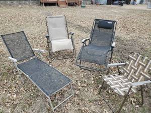 lot 197 image: 4 Lawn Chairs perfect for the Beach by the Campfire on the Deck or anywhere