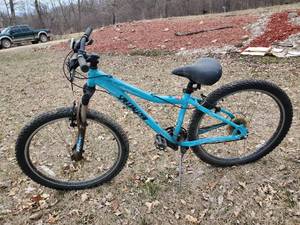 lot 198 image: Specialized Hardrock Sport Womens Bike