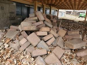 lot 214 image: Lots and Lots of Garden Pavers, never installed Buyer must Load themselves NOTICE Buyer is responsible for Loading and Removal 