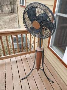lot 219 image: Holmes Outdoor Electric Fan Mister Hooks up to a Water hose