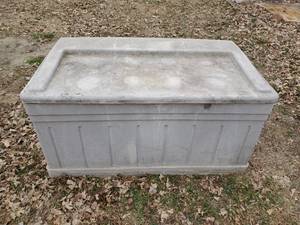 lot 226 image: Heavy duty Plastic Deck Storage Container with Lots of Room NOTICE Buyer is responsible for Loading and Removal 