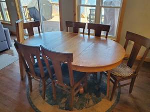 lot 265 image: Beautiful Antique Oak Wood Table With 6 Leaves 6 Chairs and Chair Cushions NOTICE Buyer is responsible for Loading and Removal 