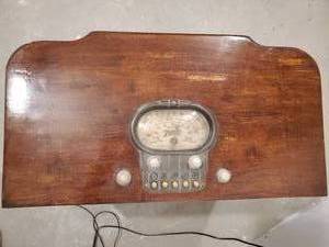 lot 273 image: Beautiful Antique Zenith Radio NOTICE Buyer is responsible for Loading and Removal 